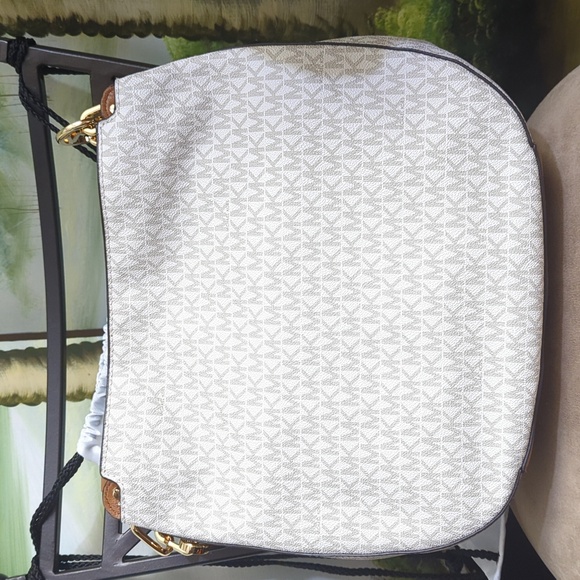 023 - NWT MICHAEL KORS shoulder bag! 💕 - Picture 4 of 13